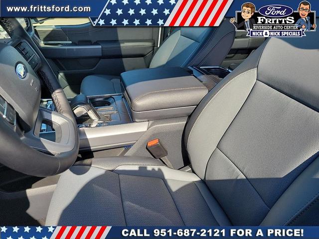 Photo of 2025 Oxford White Ford F-150 Lightning