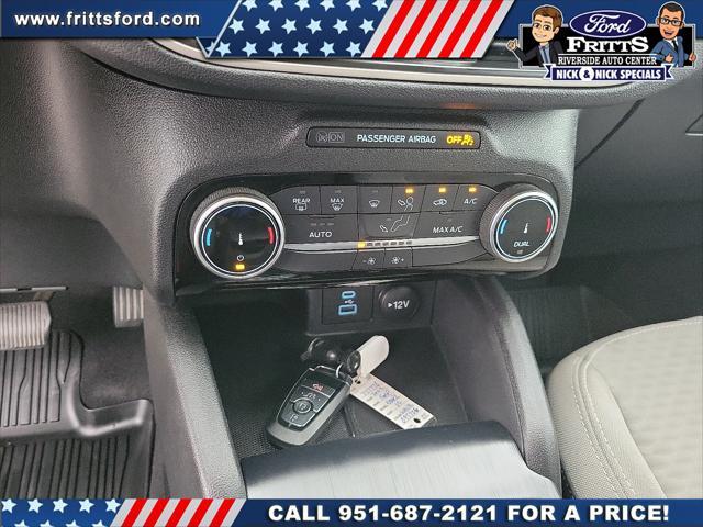 Photo of 2022 Oxford White Ford Escape