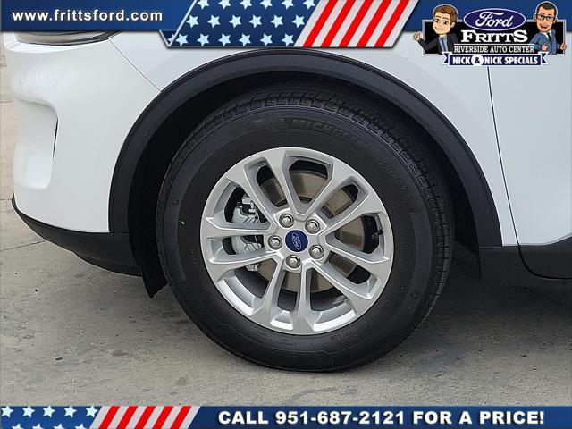 Photo of 2022 Oxford White Ford Escape