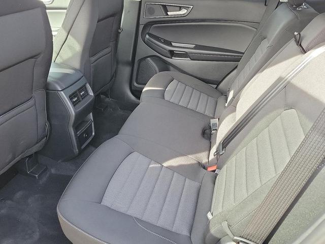 Photo of 2024 Carbonized Gray Metallic Ford Edge