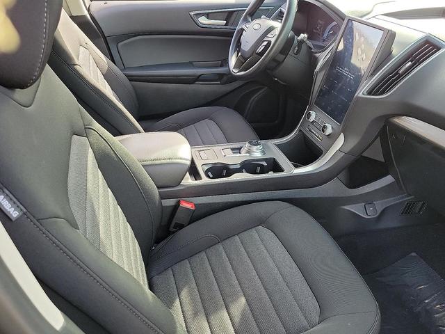 Photo of 2024 Carbonized Gray Metallic Ford Edge