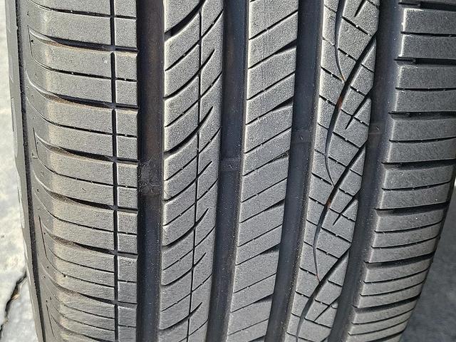 Photo of 2024 Carbonized Gray Metallic Ford Edge