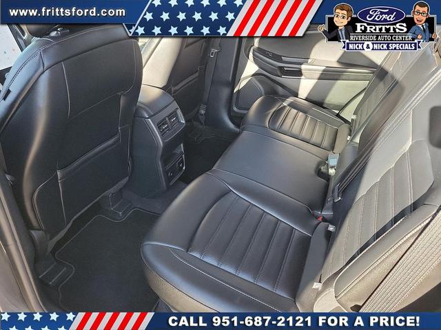 Photo of 2022 Carbonized Gray Metallic Ford Edge