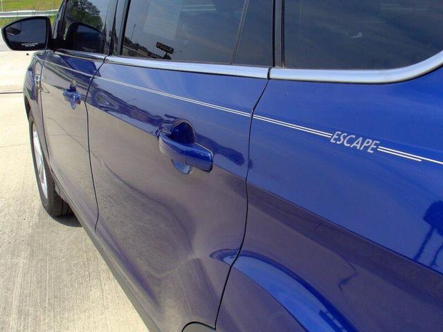 Photo of 2015 Blue Ford Escape