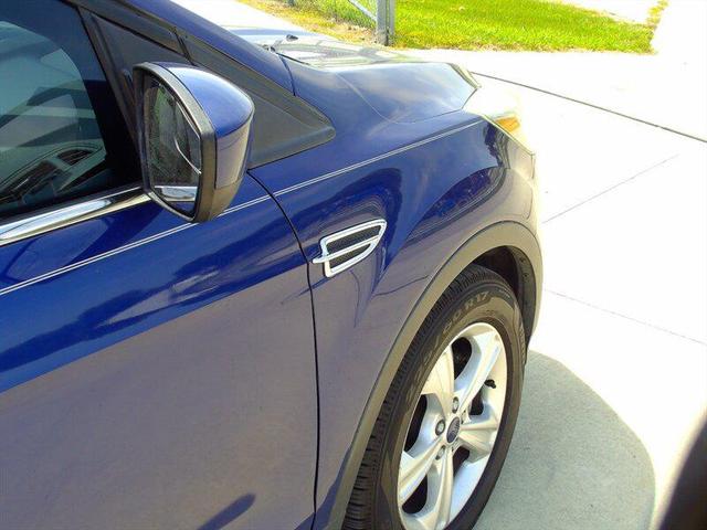 Photo of 2015 Blue Ford Escape