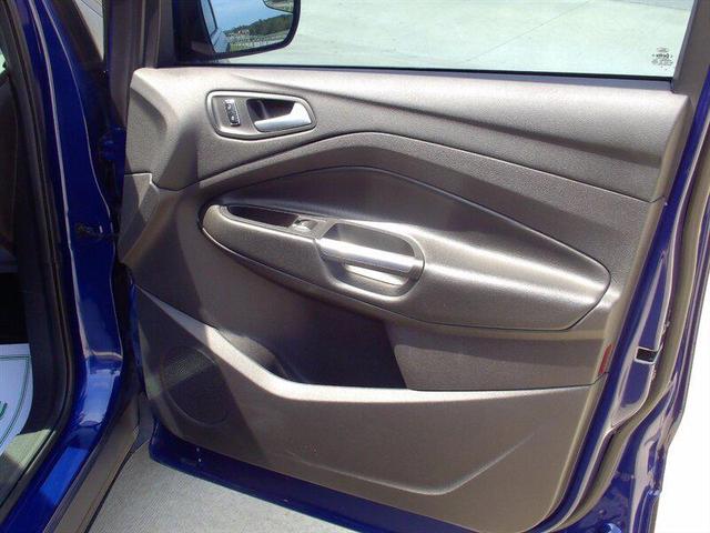 Photo of 2015 Blue Ford Escape