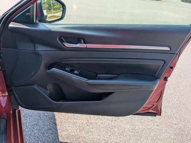 Photo of 2022 Scarlet Ember Tintcoat Nissan Altima