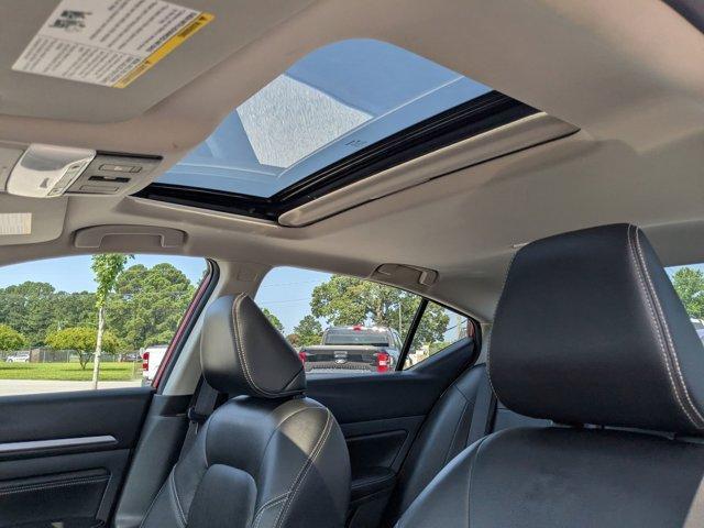 Photo of 2022 Scarlet Ember Tintcoat Nissan Altima