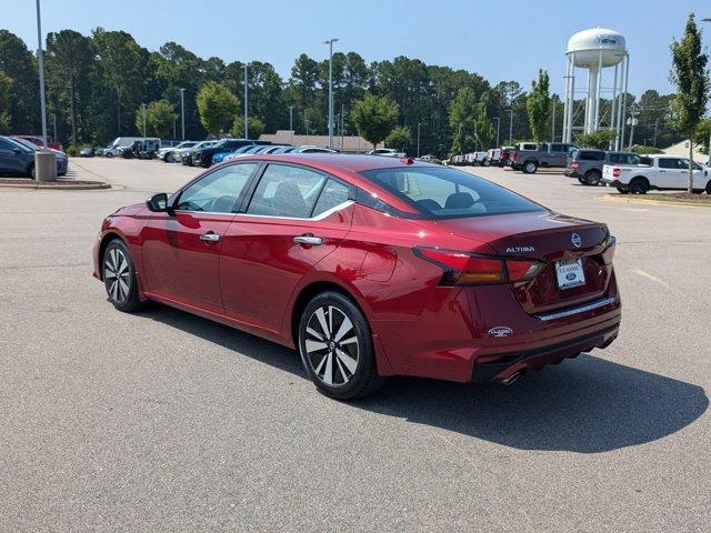 Photo of 2022 Scarlet Ember Tintcoat Nissan Altima