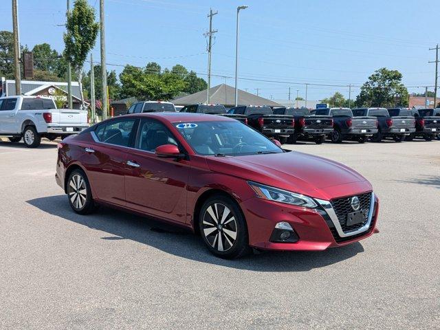 Photo of 2022 Scarlet Ember Tintcoat Nissan Altima