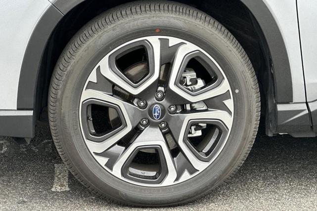 Photo of 2024 Ice Silver Metallic Subaru Ascent