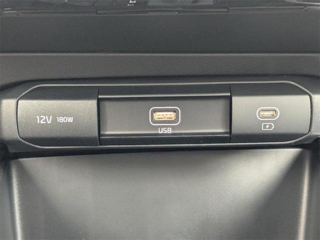 Photo of 2025 Aurora Black Pearl Kia Niro