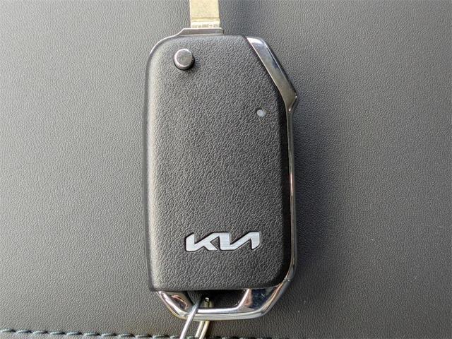 Photo of 2025 Aurora Black Pearl Kia Niro