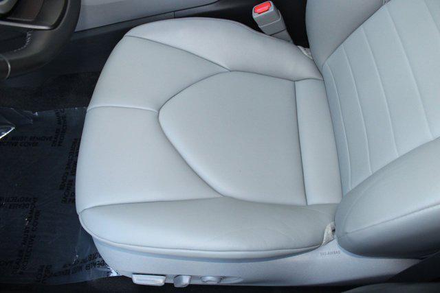 Photo of 2022 Celestial Silver Metallic Toyota Highlander