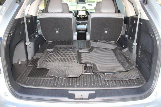 Photo of 2022 Celestial Silver Metallic Toyota Highlander