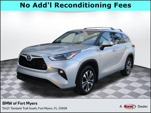 Photo of 2022 Celestial Silver Metallic Toyota Highlander