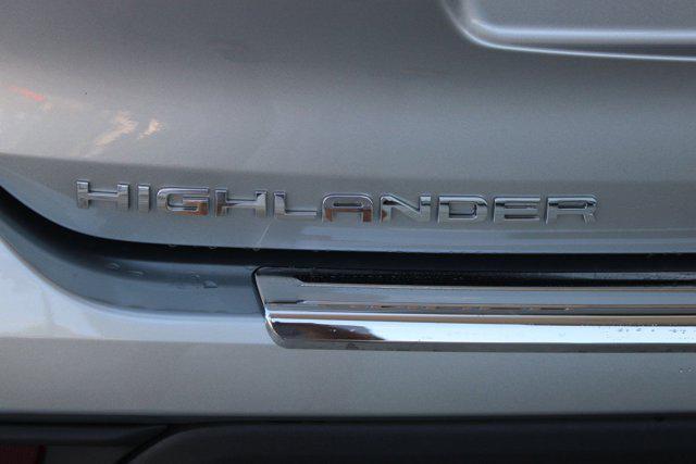 Photo of 2022 Celestial Silver Metallic Toyota Highlander