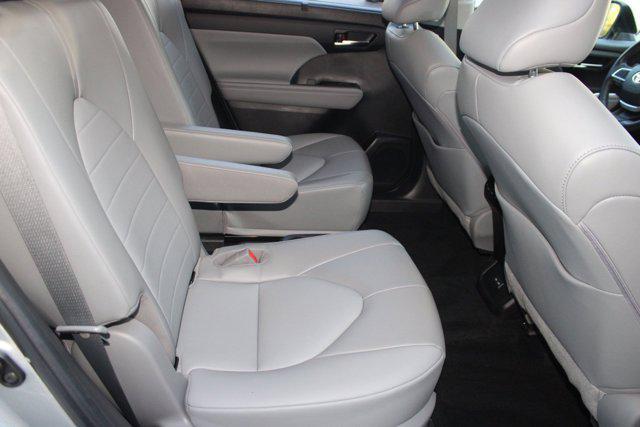 Photo of 2022 Celestial Silver Metallic Toyota Highlander