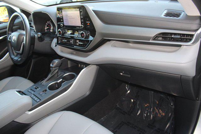 Photo of 2022 Celestial Silver Metallic Toyota Highlander