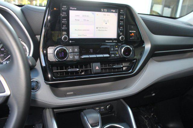 Photo of 2022 Celestial Silver Metallic Toyota Highlander