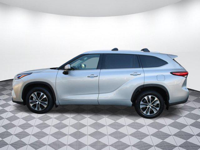 Photo of 2022 Celestial Silver Metallic Toyota Highlander