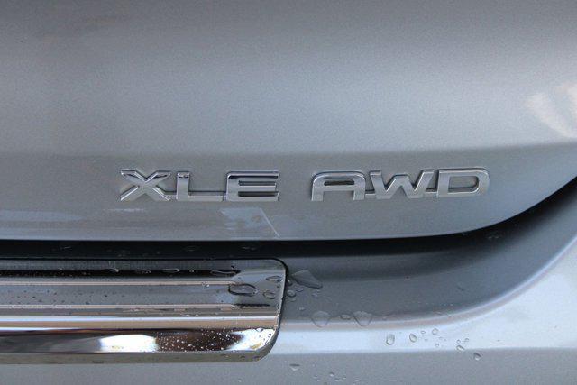 Photo of 2022 Celestial Silver Metallic Toyota Highlander