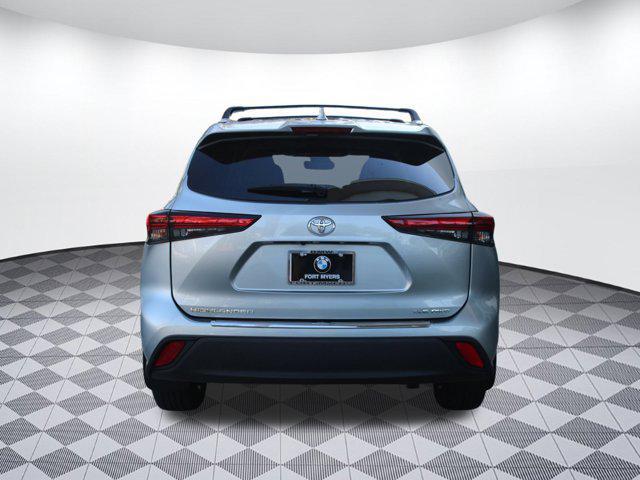 Photo of 2022 Celestial Silver Metallic Toyota Highlander