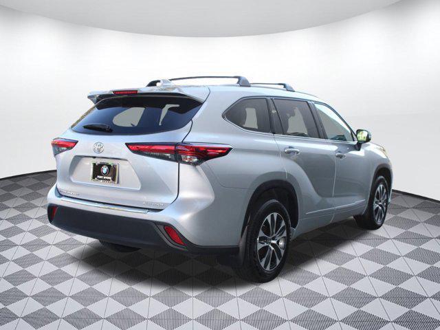 Photo of 2022 Celestial Silver Metallic Toyota Highlander