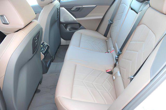 Photo of 2025 Alpine White BMW i5