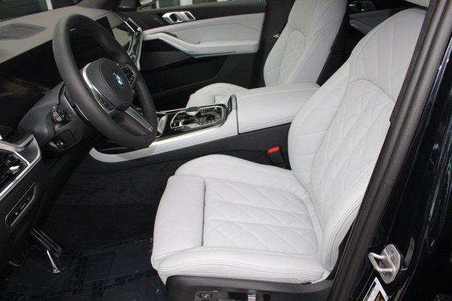 Photo of 2026 Carbon Black Metallic BMW X7