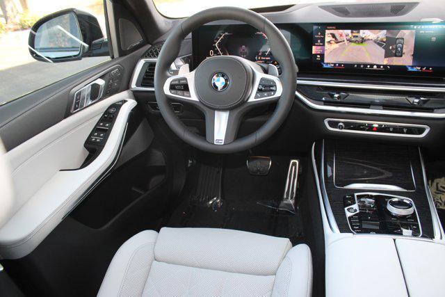 Photo of 2026 Frozen Pure Grey Metallic BMW X7