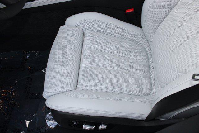 Photo of 2026 Frozen Pure Grey Metallic BMW X7