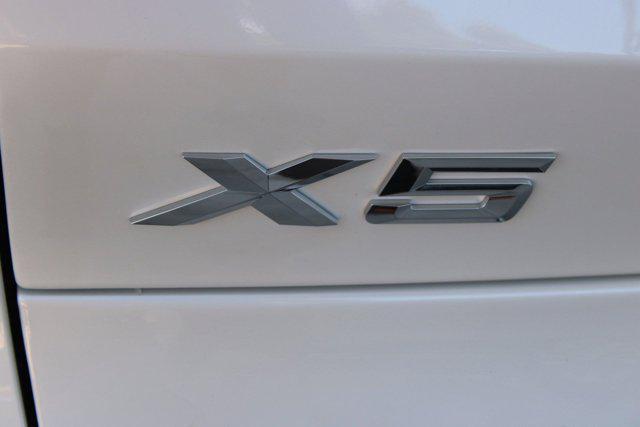 Photo of 2026 Mineral White Metallic BMW X5 PHEV