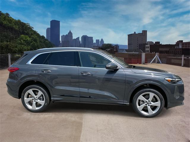 Photo of 2025 Tambora Gray Metallic Audi Q5