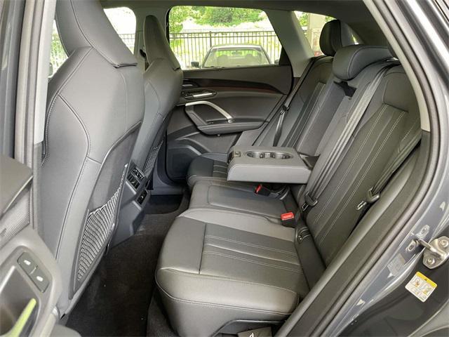 Photo of 2025 Tambora Gray Metallic Audi Q5