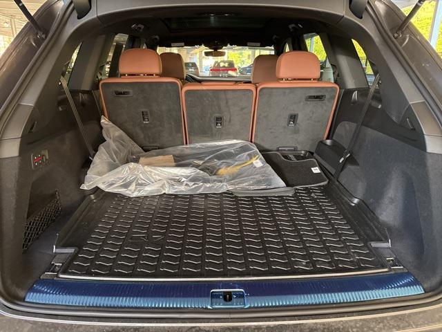 Photo of 2025 Samurai Gray Metallic Audi Q7