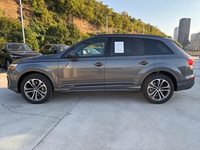 Photo of 2025 Samurai Gray Metallic Audi Q7