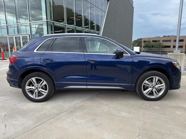 Photo of 2024 Navarra Blue Metallic Audi Q3