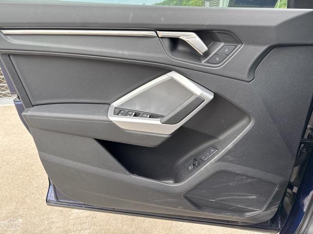 Photo of 2024 Navarra Blue Metallic Audi Q3