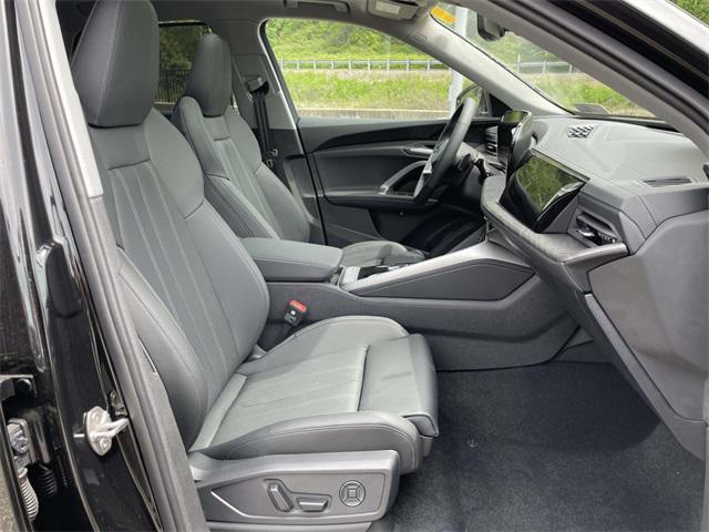 Photo of 2025 Mythos Black Metallic Audi Q5
