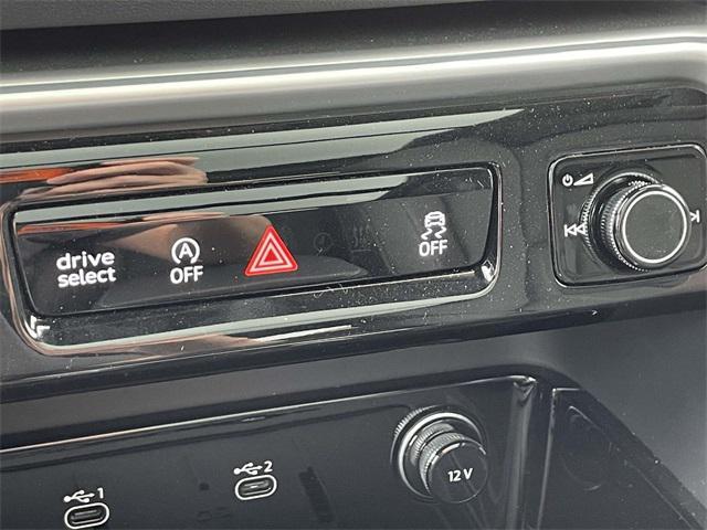 Photo of 2025 Mythos Black Metallic Audi Q5