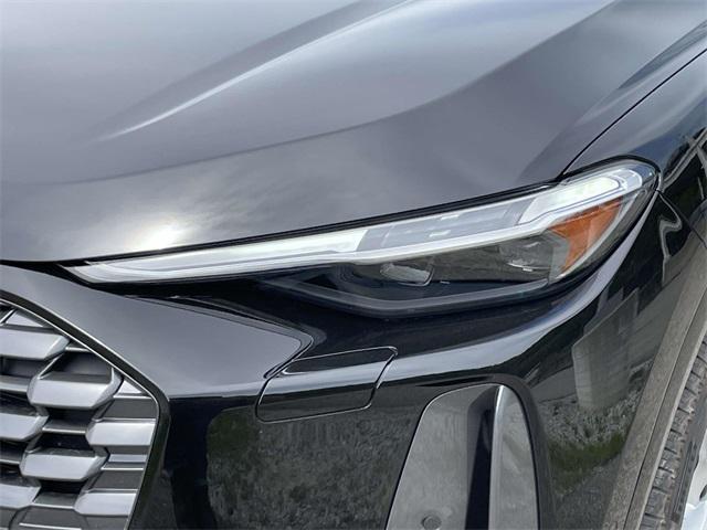 Photo of 2025 Mythos Black Metallic Audi Q5