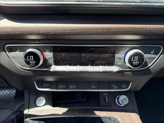 Photo of 2023 Mythos Black Metallic Audi Q5