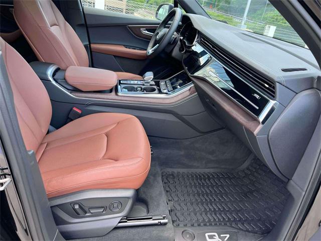 Photo of 2025 Black Metallic Audi Q7