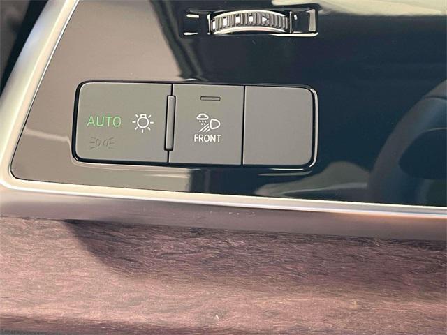 Photo of 2025 Black Metallic Audi Q7