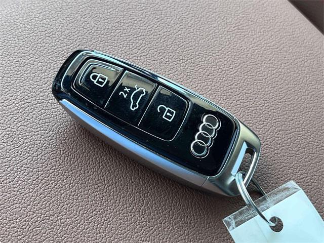 Photo of 2025 Black Metallic Audi Q7