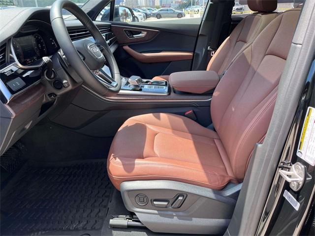 Photo of 2025 Black Metallic Audi Q7