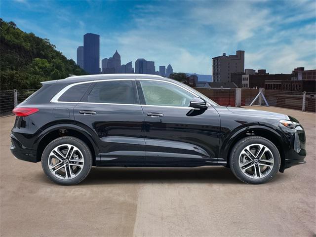 Photo of 2025 Mythos Black Metallic Audi Q5