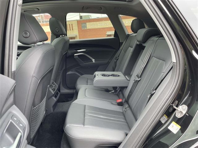 Photo of 2025 Mythos Black Metallic Audi Q5