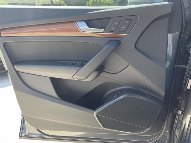 Photo of 2022 Daytona Gray Pearl Audi Q5